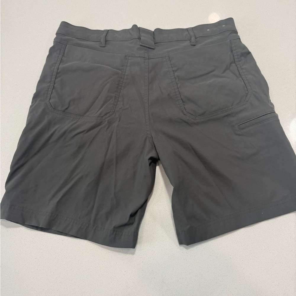 RedHead Gray Cargo Shorts with Modern Design